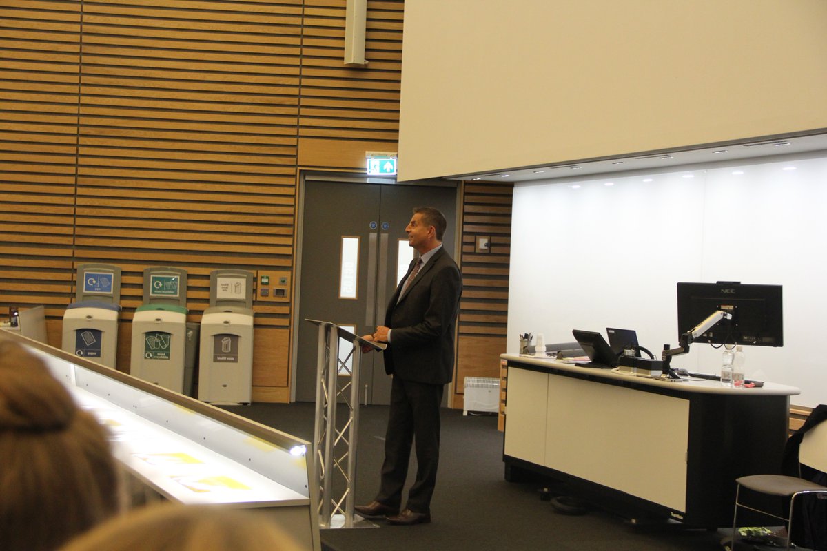 Thank you to Steven Cunningham for his inspirational keynote which closes Thursday's #teachingleaders. Steve was the first blind person in history to fly a plane around the uk and has had many sporting achievements  since becoming blind at aged 12 👏 <a href="/Blindvision21/">Blindvision</a>