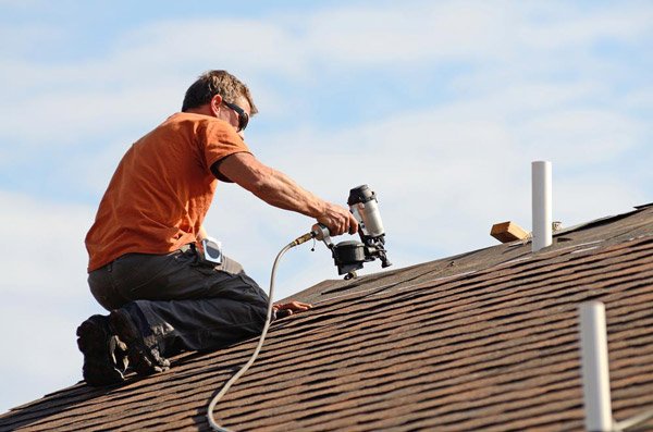 GreyHammerCo's tweet photo. #ProTip If for some reason you have to go onto your roof, be cautious! Make sure to always wear rubber sole shoes to prevent from slipping, and work with a buddy for safety. 
#Roofing #Safety #Tips https://t.co/6o84hmROk1