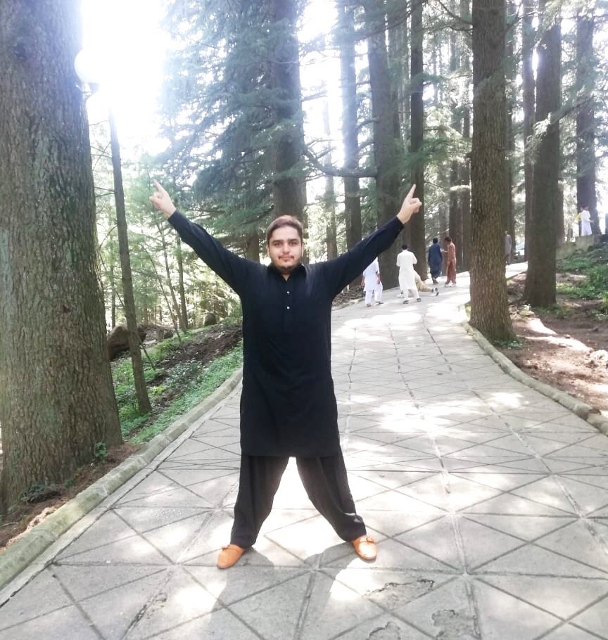 usmansatti476's tweet photo. Can forget anything but can't forget @SAfridiOfficial celebration style/pose whenever i am on trip always pose this \o/ style• #BoomBoom #LalaForLife #Inspiration https://t.co/g9YGvT9bVF