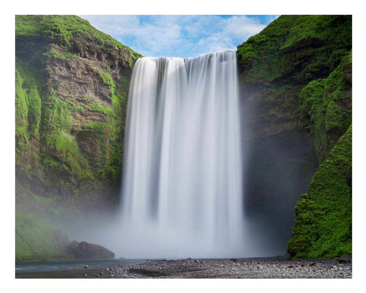 jamespopsys's tweet photo. Another piece from my partnership with @adobeuk around the #Multilocalism visual trend, created with the help of @adobestock images. If youโre curious about how I stuck a famous Icelandic waterfall in the middle of rush hour Manchester, tutorial here: https://t.co/pity9cimxz #ad https://t.co/alohmsCyWq