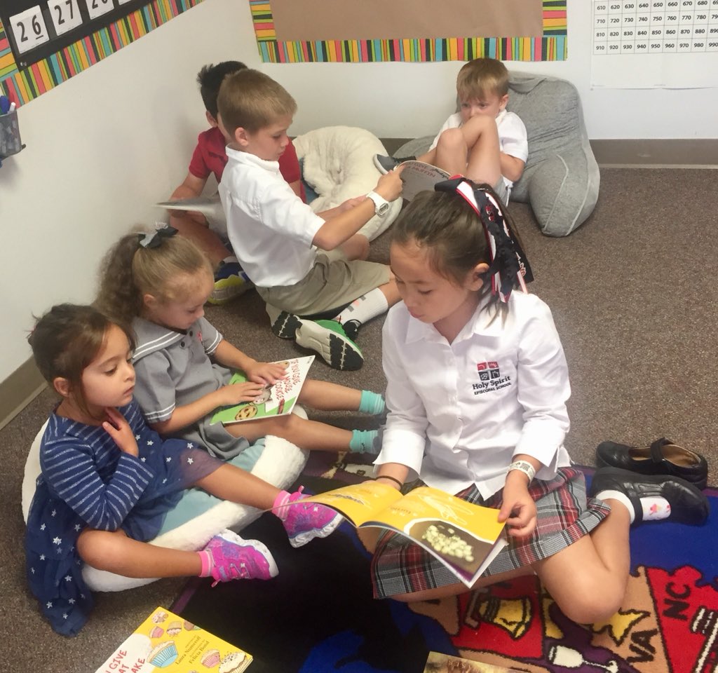 SymondsHSES's tweet photo. PK4 Voyagers enjoy spending time with their Third Grade Reading Buddies! @hsessaints #WeAreHSES18 https://t.co/UX3pJcWpJ2