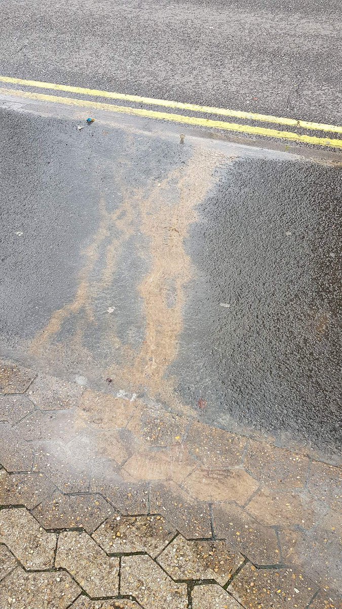 Hannah_0688's tweet photo. @AnglianWater This is Westfield Road in Bletchley, its been getting worse and there's now sewage in the street, would this be down to you to fix? https://t.co/IL8Tjw3xd9