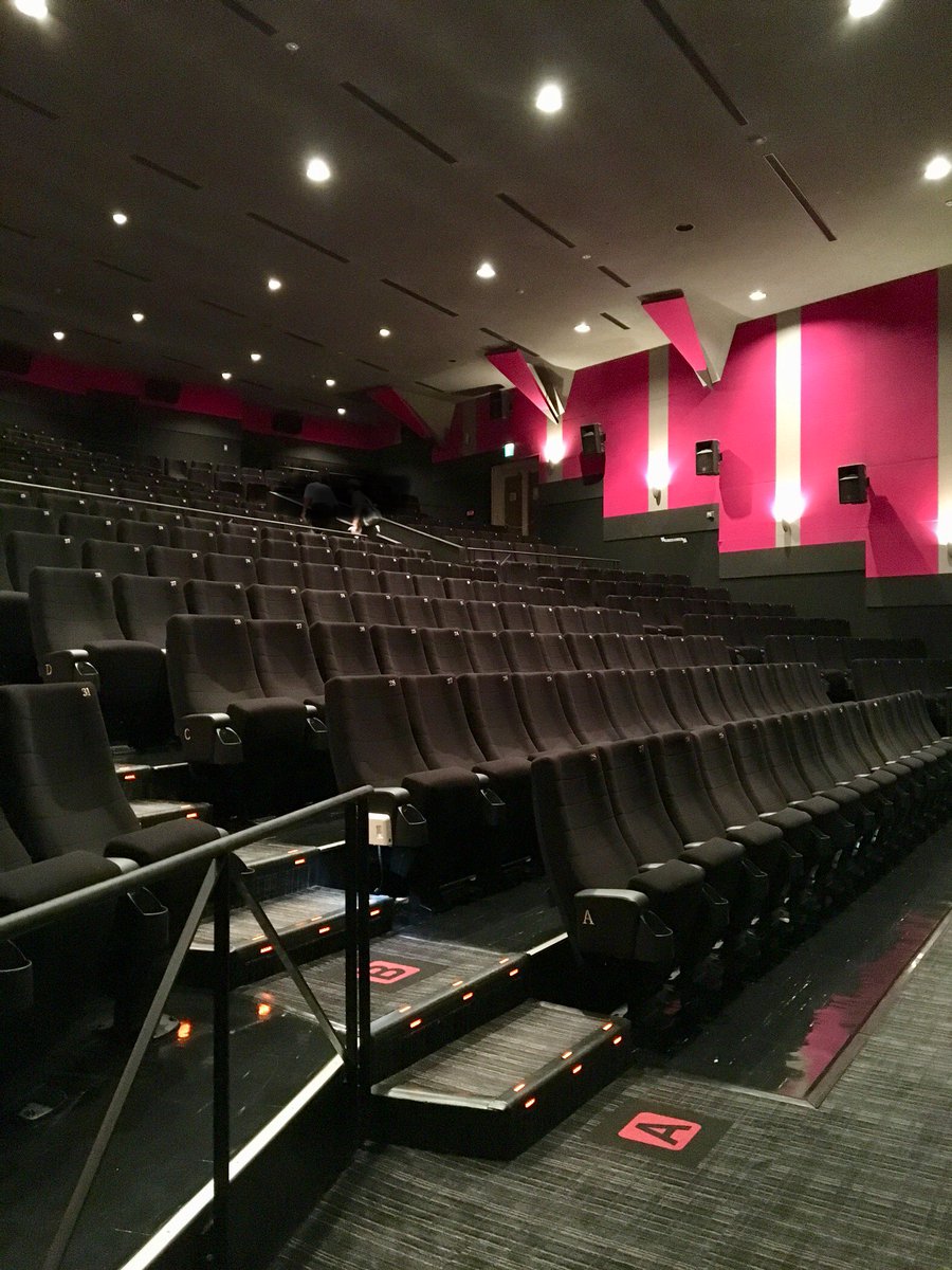 たたた ペンギンハイウェイ 池袋humaxシネマズ 1番 400人超の最大箱 中の人はペンギン推しかな 大画面のペンギンパレードです 画面よし 慣れるまで耳が痛いくらいの爆音 余韻が甘く響く感じ 楽器の生音重視の劇伴に相性バッチリ 宇多田様の