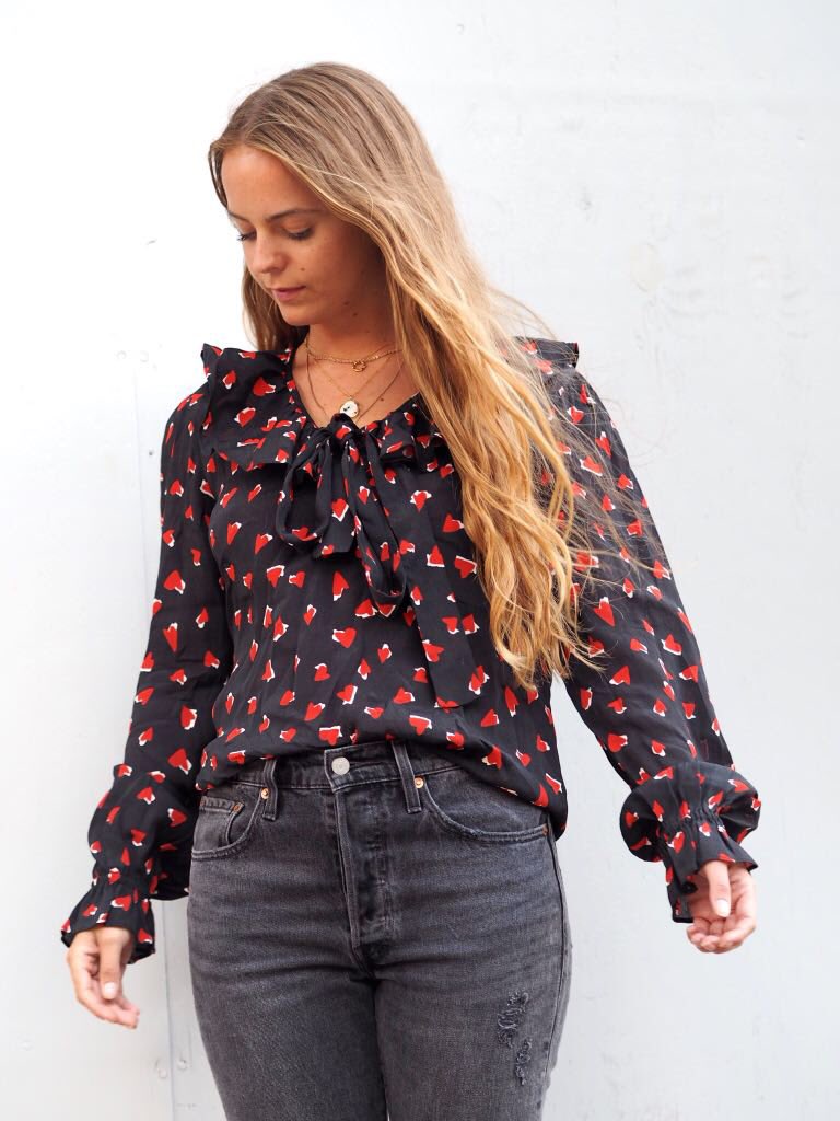 Joni’s back, this season with our Girl Crush print adding an edge to its feminine frills ❣️ #lilyandlionel #meettheprints #girlcrush #jonimitchell #styleinspo #ootd #outfitinspo #vintageinspired #perfectprint #70sstyle 
lilyandlionel.com/girl-crush-jon…
