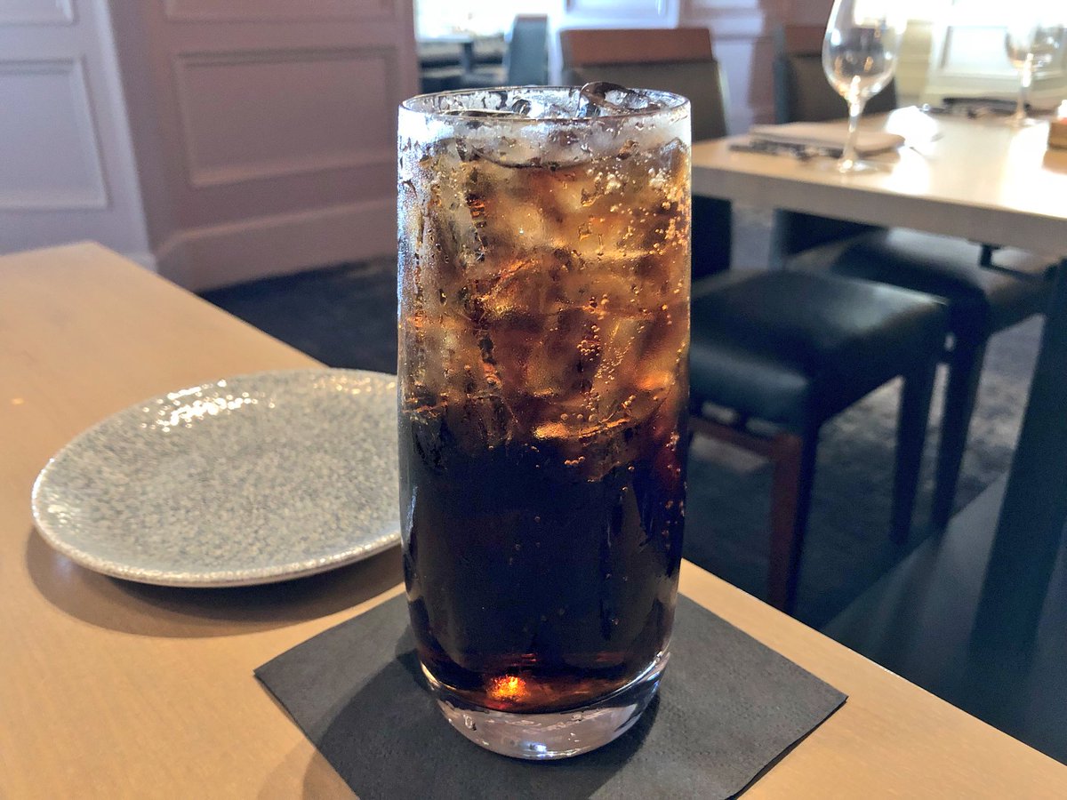 WDWNT's tweet photo. BREAKING: Walt Disney World Table Service Restaurants Now Only Provide Straws By Request

https://t.co/vcnne5GKs9 https://t.co/qnJ06xgEvS
