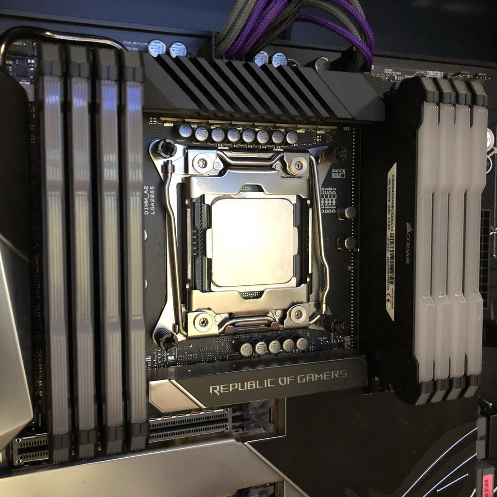 OverkillGame's tweet image. My wallet hurts just looking at this picture, and we haven’t even delid NOR apply the block on this CPU. #iRepairFast #Intel #CustomPC