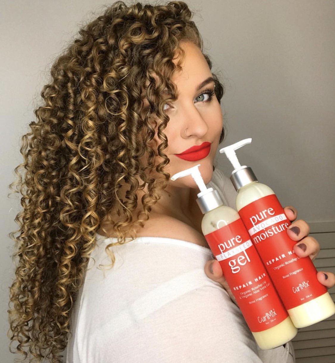 DIY Flaxseed Gel for Curly Hair: Recipes To Tame Frizz
