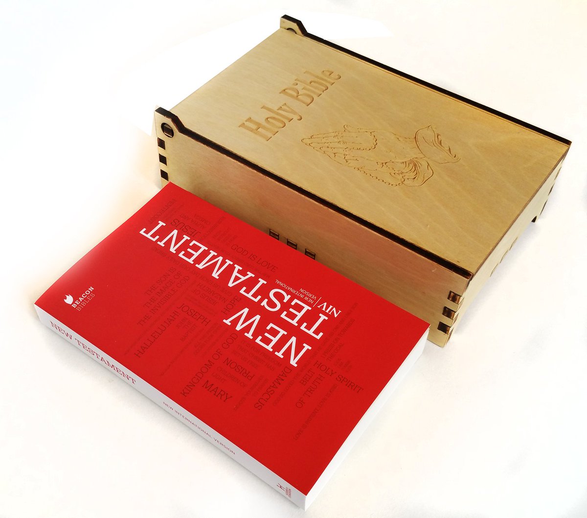 Bespoke_Laser's tweet photo. Bible and keepsake box now available from https://t.co/w5iI5C5fHp via @Etsy
#etsyshop #madeInManchester https://t.co/0DG05FAGIU