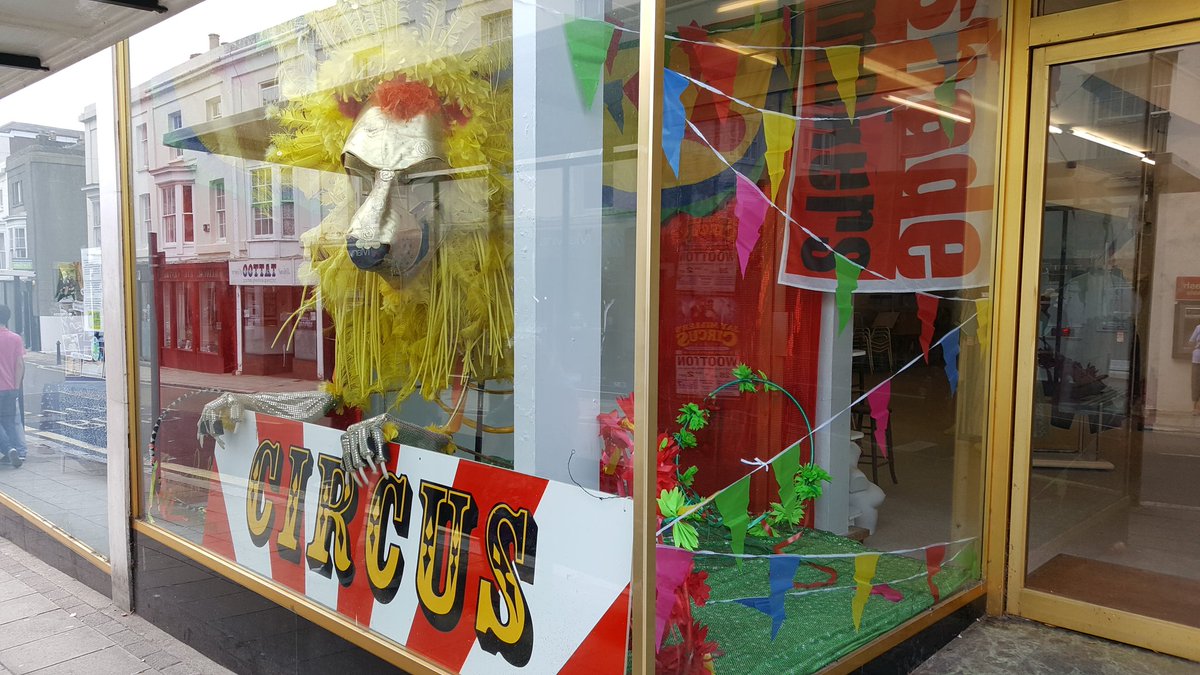 Brightening up our town - the windows at Packs, Cross St with <a href="/Shademakersclub/">ShademakersUK</a> A little taster for next week's Carnival experience ♥️