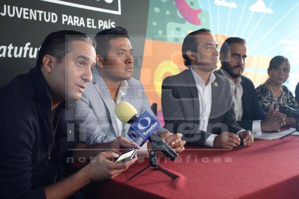 EsImagen's tweet photo. 📢 El Programa de Creación de Valor Social, @KybernusPuebla, convocó a @lopezobrador_ y a los candidatos electos para discutir y acordar la eventual incorporación y operación de las propuestas #recuperatufuturo en el plan de gobierno.
📸 https://t.co/HTeMtvnN2k
Vía @Jafet_rm https://t.co/HQydN93xri
