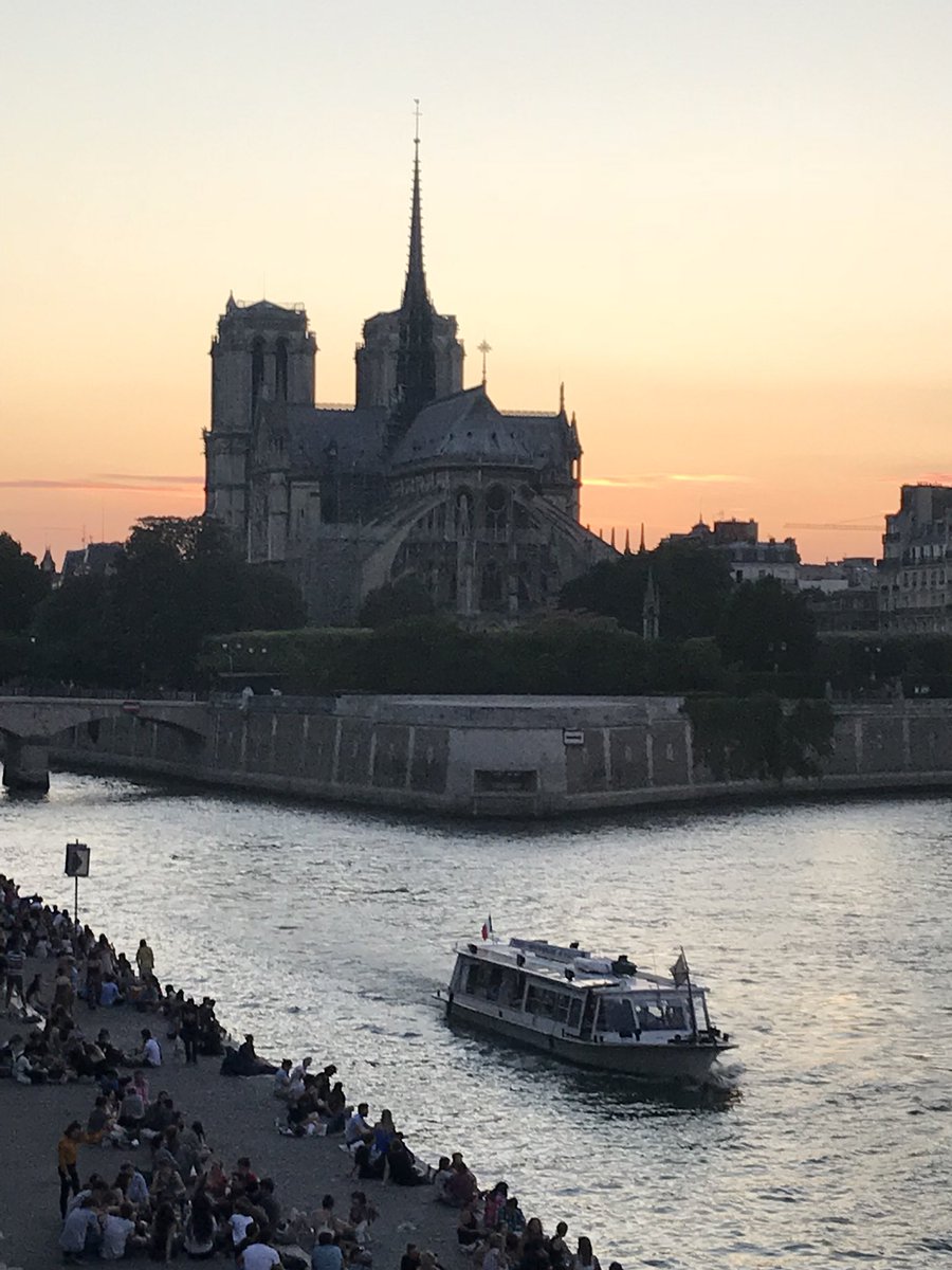 nomuhisa2912's tweet image. パリ最後の時間、素直に「パリが好き」と思えないような出来事も多かったけど、いざパリから離れるとなるとものすごく愛着が湧いてくる。生活者ではなく、旅行者目線になってるのかな。これからの生き方の指針になるような大切な学びを得た、愛おしいパリ生活。A très bientôt!