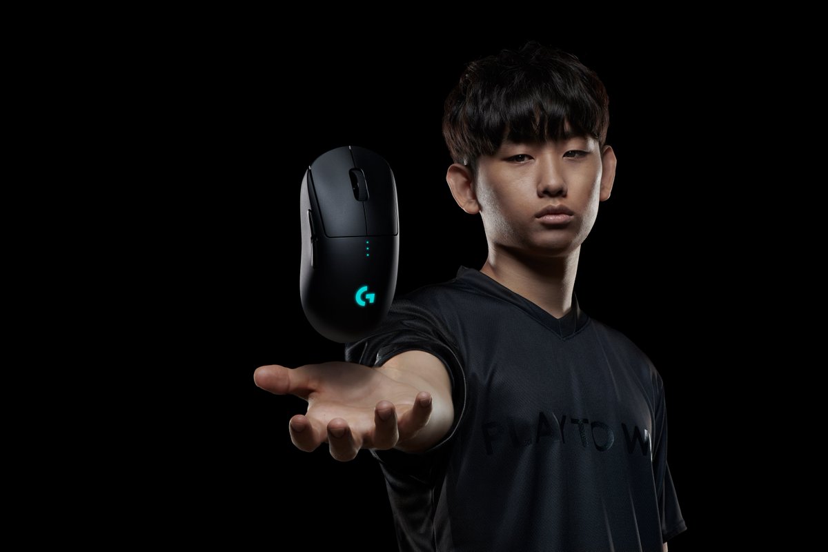 Spitfire's tweet image. Have you ever wanted to #PlayToWin the same way the London Spitfire did at #TheFirstFinals? Now you can!

We’re teaming up with @LogitechG to give away 5 new #LogitechG PRO Wireless mouses! Enter below! 👇

➡️ spitfire.gg/giveaway ⬅️