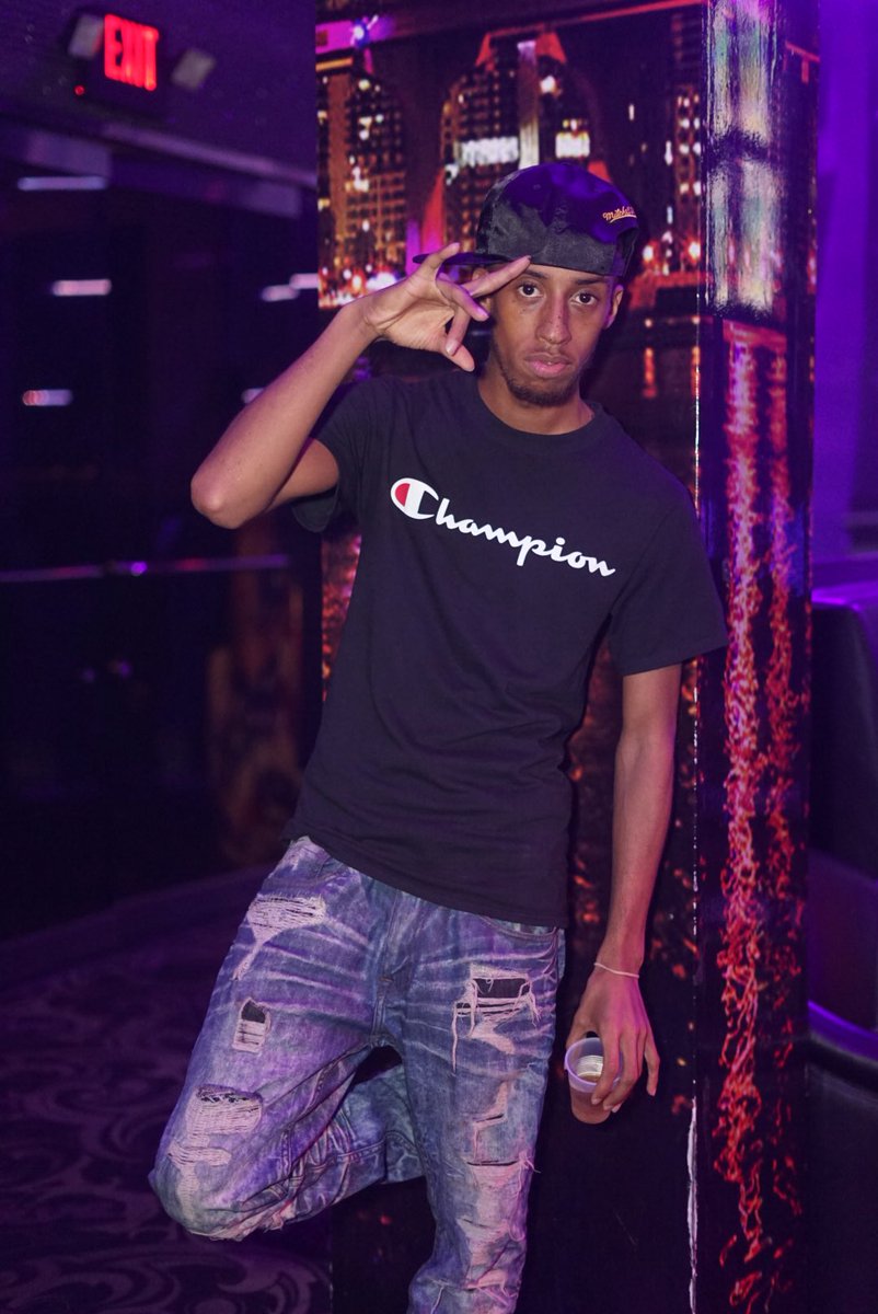 OfficialDJRed's tweet photo. Issa hardworking DJ birthday #youngestdoinit 2️⃣4️⃣ https://t.co/LzLz1EqfN3