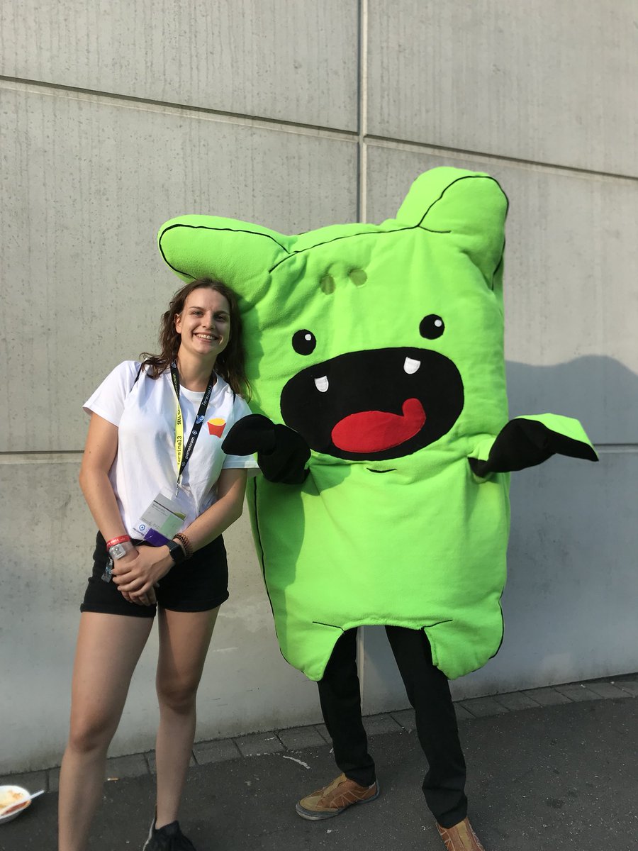 Leonie4545's tweet photo. Coolstes Cosplay auf der ganzen @gamescom gefunden #schleh @unge https://t.co/v5SkTTZ7sZ
