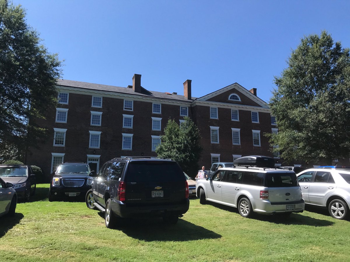 DuffyJED's tweet photo. Cushing Hall at #hsc1776 oldest dormitory in US https://t.co/8LhiGN7PaM
