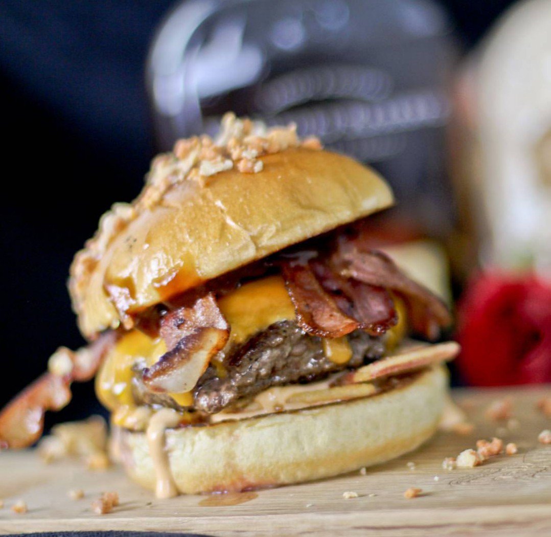 dirty_food's tweet photo. RETWEET COMP
Were taking over the Kitchen and Starting a Revolution!!! 
We're back all day Saturday &amp; Sunday @bunnyjacksons this Bank Holiday weekend! 
RETWEET TO WIN.... 
DIRTY Swine Burger 🍔 
Meat Candy Fries 🍟
Nice Cold Beer 🍺
GO GO GO.... https://t.co/dWFPaRev3U