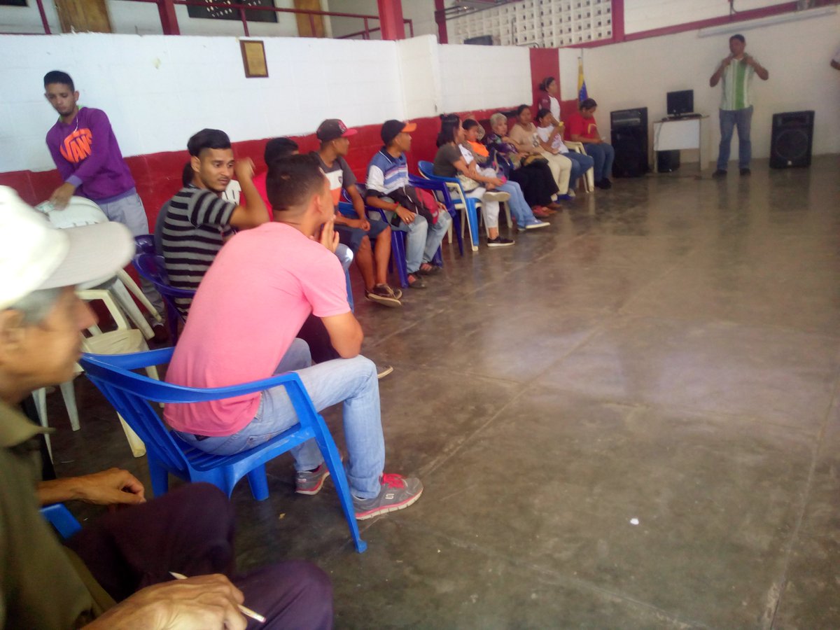 CFSCarora_Lara's tweet photo. Participantes del curso de Elaboración de Vino Artesanal socializaron sus experiencias junto al pueblo y nuestro talento musical. #IncesInnovaEnLinea @WuikelmanAngelP @INCESLARA @jota_jotica https://t.co/cUWrGgQFv7