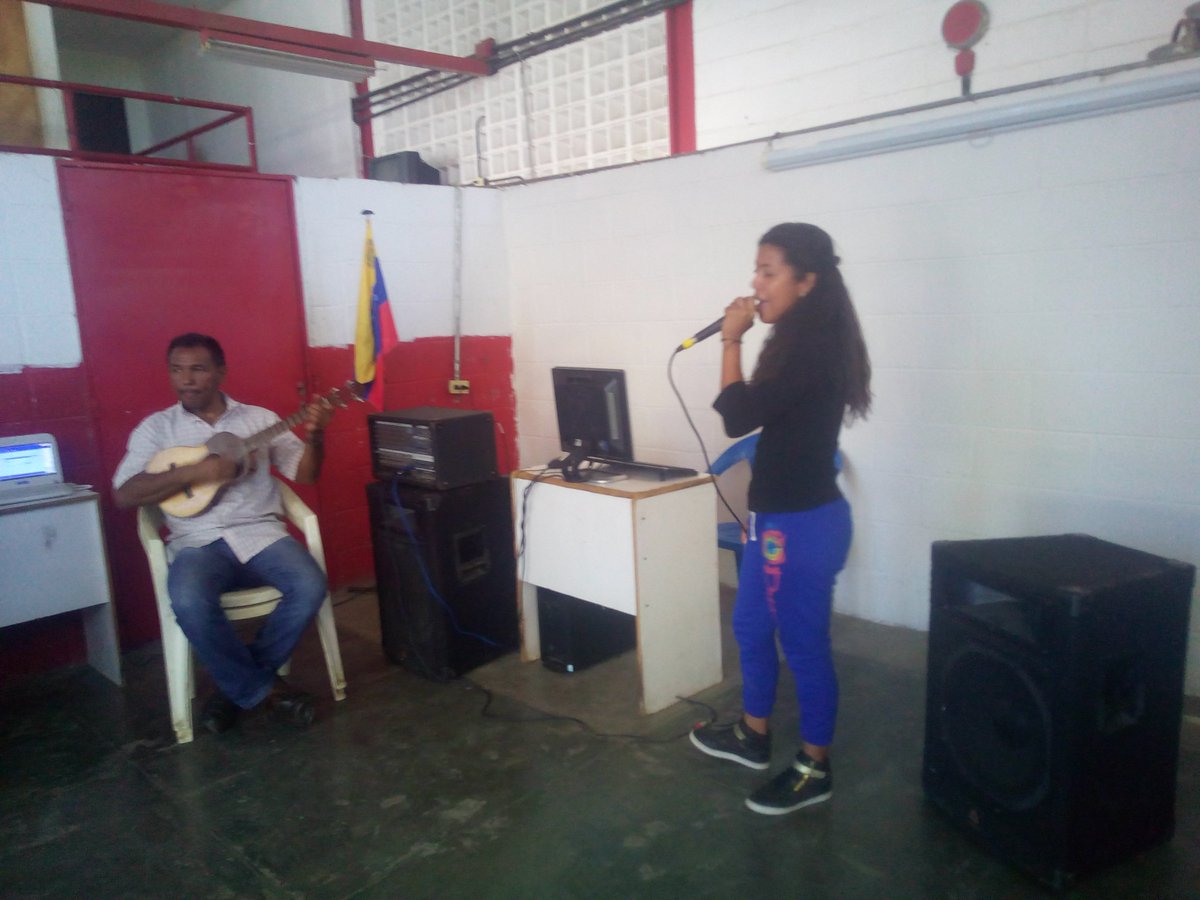 CFSCarora_Lara's tweet photo. Participantes del curso de Elaboración de Vino Artesanal socializaron sus experiencias junto al pueblo y nuestro talento musical. #IncesInnovaEnLinea @WuikelmanAngelP @INCESLARA @jota_jotica https://t.co/cUWrGgQFv7
