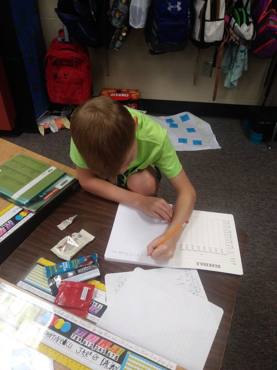 DarleenJohnst10's tweet image. Math and writing happening at the same time?!?! Whaaaaat! #multigradeteaching #thedavisdifference @davistigers87