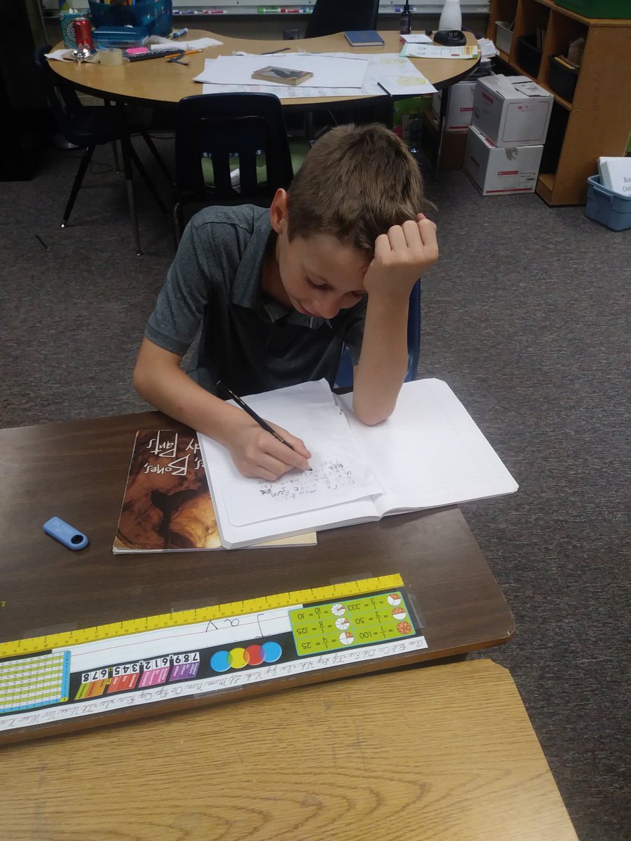 DarleenJohnst10's tweet image. Math and writing happening at the same time?!?! Whaaaaat! #multigradeteaching #thedavisdifference @davistigers87