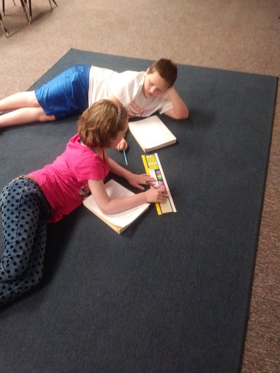 DarleenJohnst10's tweet image. Math and writing happening at the same time?!?! Whaaaaat! #multigradeteaching #thedavisdifference @davistigers87