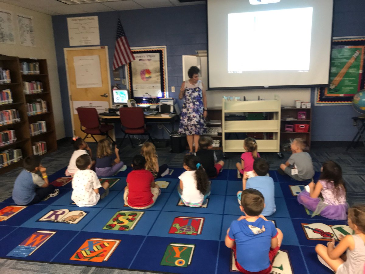 Ms.McPhee’s class is having a magical  time in the media center! ⁦<a href="/VMEPatriots/">Veterans Memorial Elementary</a>⁩ ⁦<a href="/VMEKinderKids/">💙🇺🇸❤️VME Kinder Kids❤️🇺🇸💙</a>⁩ ⁦@McPheesMagic⁩