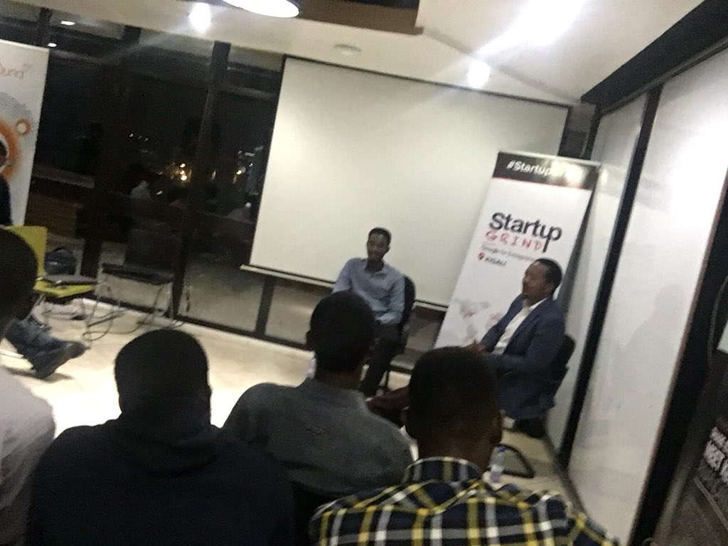 Micmic_rw's tweet photo. #SGBlockchain when great minds come together , @nhaguma explaining about BlockChain Technology , learnt a lot , exciting things coming up https://t.co/vsw1FEoDpr