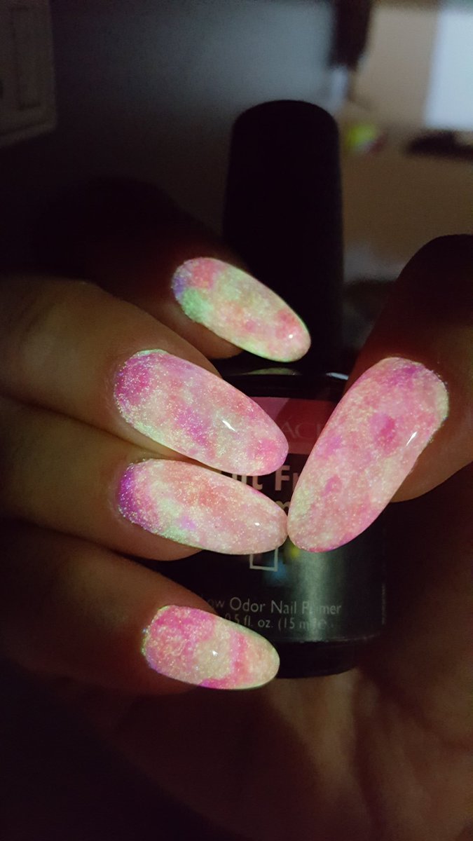 TatiManMaq's tweet photo. Glow in the dark nails😍 what can be more magical? 😉 #nails #nsilsalonlaval #manicure #nailart #acrylicnails #montreal https://t.co/HCCxstkY1i