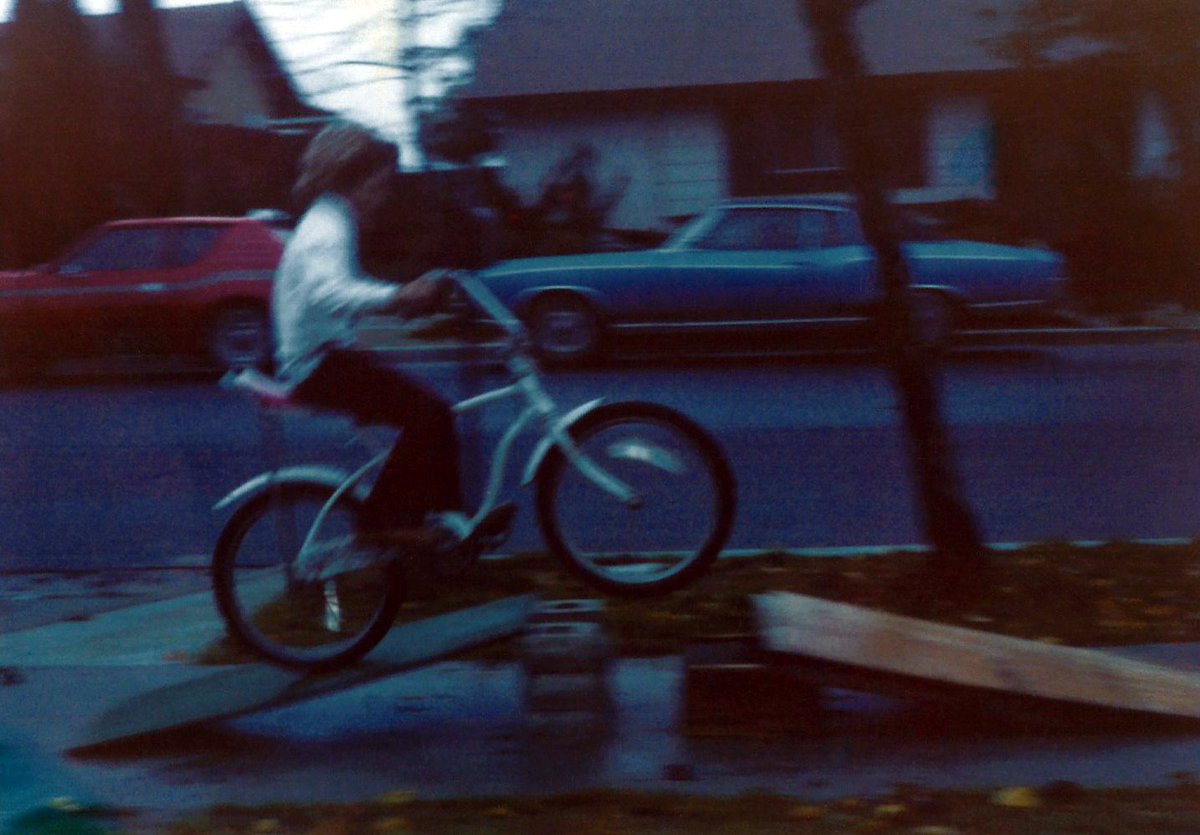 Jeff jumping ramp to ramp on his Star Spangled Bike in 1978. #throwbackthursday #tbt

#oldschoolbmx #1970s #evelknievel #bikejump #jonesbikes #jeffjonesbikes