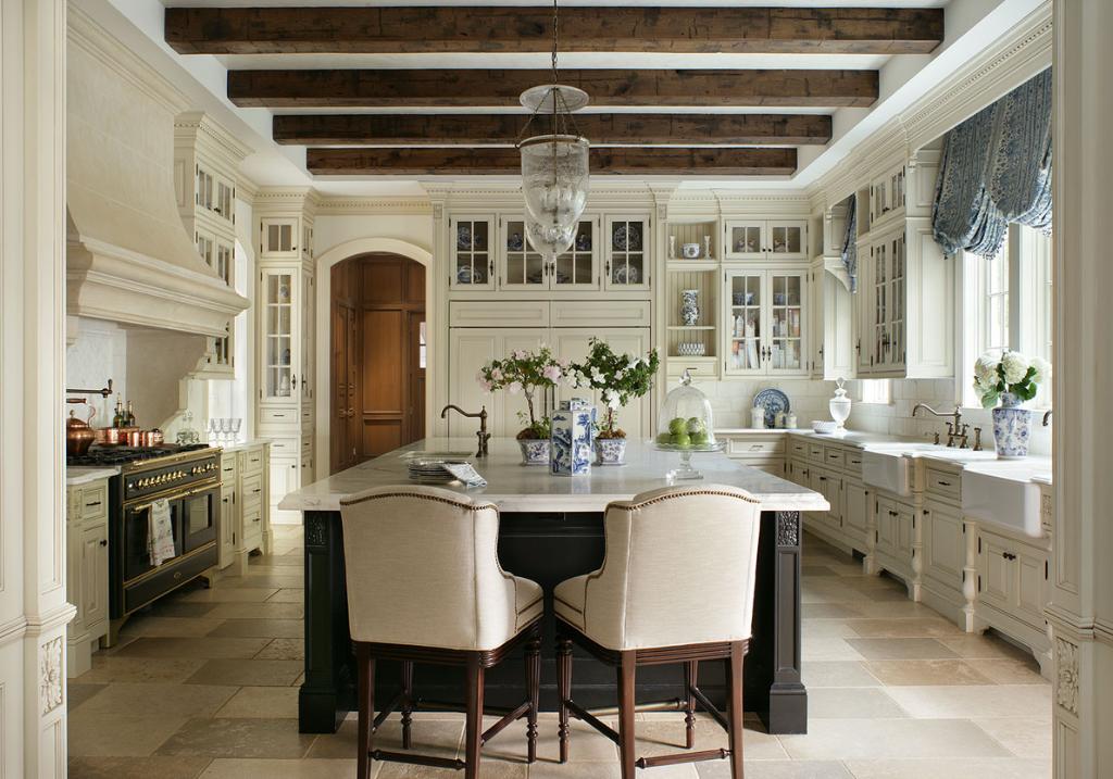 ROHL_Official's tweet photo. There's charm in every detail of this home. Especially in the kitchen, where you'll find handcrafted @ShawsOfDarwen Sinks, exposed wooden beams, hand polished @PerrinandRowe Faucets and a collection of blue-and-white porcelain pieces. #HouseofRohl #AuthLux https://t.co/JOtYltSF7P https://t.co/48Tyowv0lc