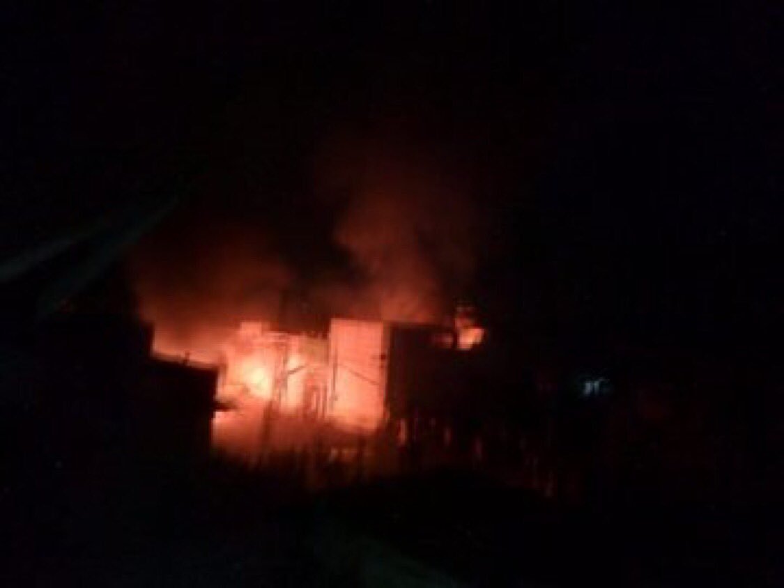 JUST IN: 6 Ahmadi Muslims shot, Ahmadi Mosque set on fire and now extremist mob heading towards houses of local Ahmadis in Ghaseet Pura, Faisalabad. Please pray for &amp; raise your voice for Ahmadis in the area. #NayaPakistan  via <a href="/QasidSalehAhmed/">Qasid Saleh Ahmed</a>  #AhmadiApartheid