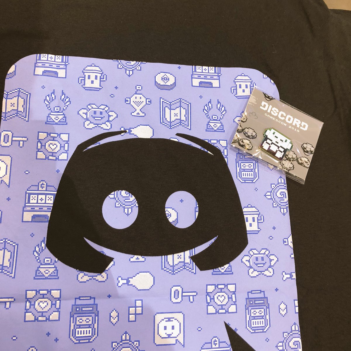 discord's tweet image. Reply with an ice cold beverage for a chance to our #Gamescom2018 exclusive shirt and pin.