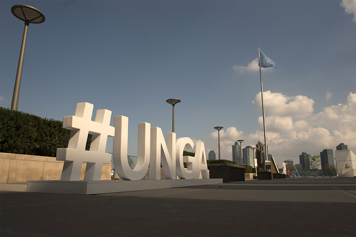 UN's tweet photo. Here are a some of our favorite hashtags to follow on #HashtagDay &amp; every day: 

#UNGA 📅🕊 🤝

#GlobalGoals 🕊💡

#StandUp4HumanRights⚖️🗣

#WithRefugees💟 🤝

#ForMigration 🌍

#HealthForAll 🚑

#ZeroHunger 🍚

#BeatPlasticPollution ♻️

#NotATarget ⛑️

#ForEveryChild 👧 https://t.co/3K8M9FtWFl