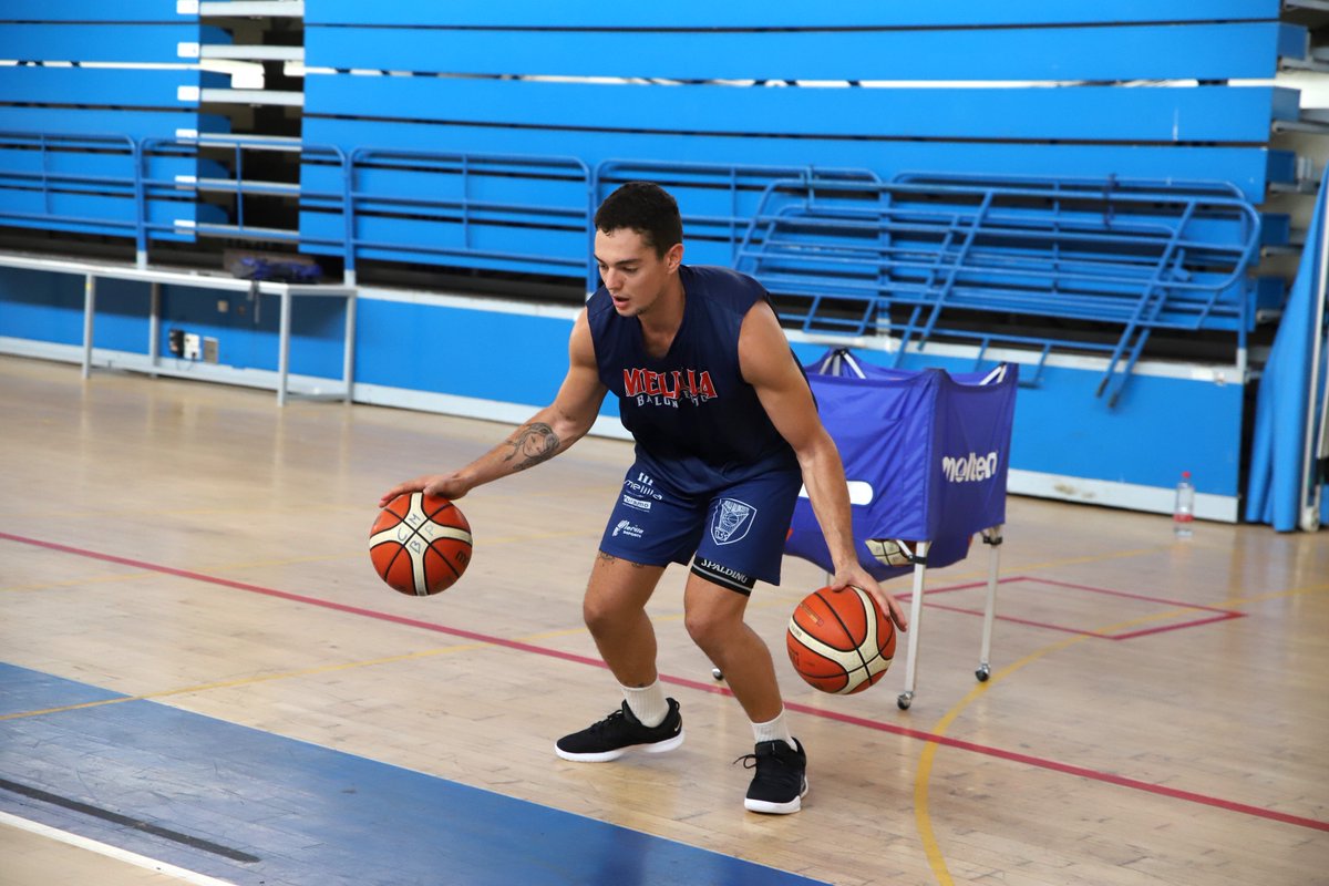 melillabcto's tweet photo. Oficialmente la pretemporada empieza el próximo lunes, pero @j_franch y @JuanRubio_4 no han podido resistirse y ya se ejercitan con el preparador físico Álvaro De Pedro 

#somosmelilla #vamosmelilla https://t.co/99poI5qSgf