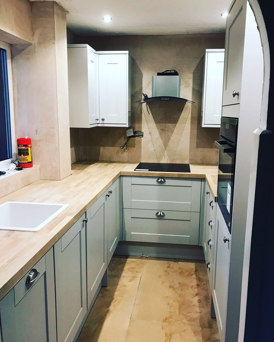 NjCarpentry's tweet photo. Dry fit complete on kitchen with solid oak worktops! #Ware #Kitchens https://t.co/Ui4JhAuHYH