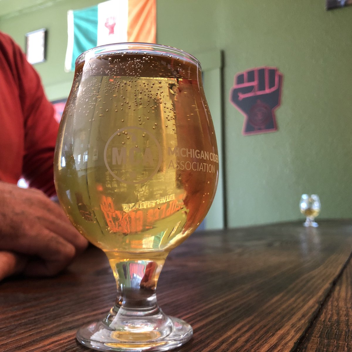 PeoplesCiderCo's tweet photo. #newciderthursday is the release of 2017 PCCo Number 1, Bourbon Barrel Aged Dry Cider 7.9% ABV. Good vanillas and oaks on this year’s vintage dry and easy to drink
#traditionalamericancider #barrelagedcider #bourbonbarrelagedcider #ciderbar #6thvintage #patiosopen😂 https://t.co/PbTx3LjRJl