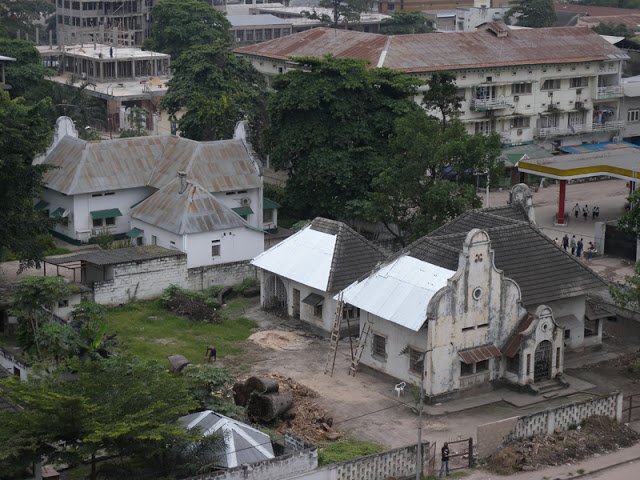 MrBasabose's tweet image. Spent my whole life in this area in Kinshasa and only realized now that all the villas built for Onatra executives between 1925-26 were done in the Dutch Cape style of South Africa... This is strange 🤯 Very strange actually 😲 #Congo #Afritecture