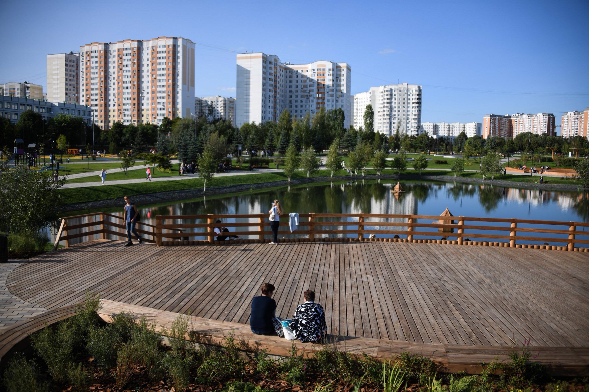 Красивый парк рядом. Парк Южное Бутово Бунинская аллея. Ландшафтный парк Южное Бутово. Ландшафтный парк Южное Бутово метро. Бутовский парк Южное Бутово.