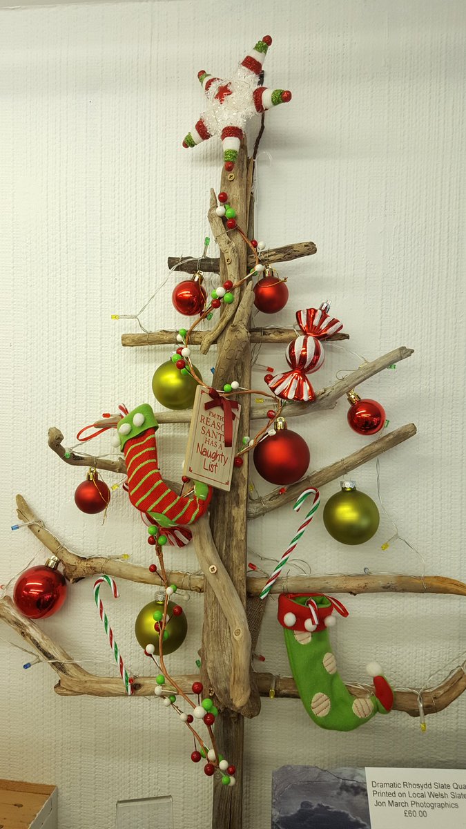 We have fabulous driftwood Christmas trees in store right now...more in very soon x x x
#handmade #unique #handcrafted #supporthandmade #buylocal #northwalesartisans #northwales #independantshop #christmastrees #christmas #driftwoodart #driftwoodchristmastrees #craftsnorthw