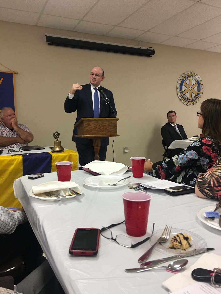 AmyBacon10's tweet photo. Lots of enthusiasm and great questions from the Lebanon Rotary Club for ⁦@OTCedu⁩ Chancellor ⁦@HalHigdon⁩. Thanks for having us! https://t.co/ys0U8GPLo9