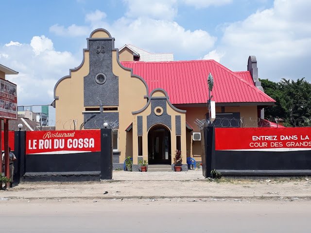 MrBasabose's tweet image. Spent my whole life in this area in Kinshasa and only realized now that all the villas built for Onatra executives between 1925-26 were done in the Dutch Cape style of South Africa... This is strange 🤯 Very strange actually 😲 #Congo #Afritecture