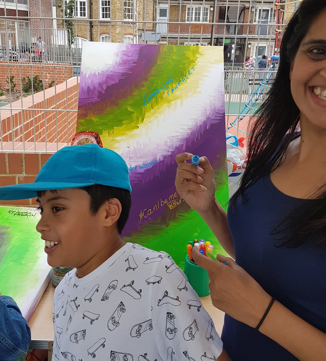 HeartInArt_UK's tweet photo. Wonderful day of #rosettemaking as part of #voxcelebration events #OnlyTheBest #camdencommunities #community #communitycrafts https://t.co/R9N5KNYiAs