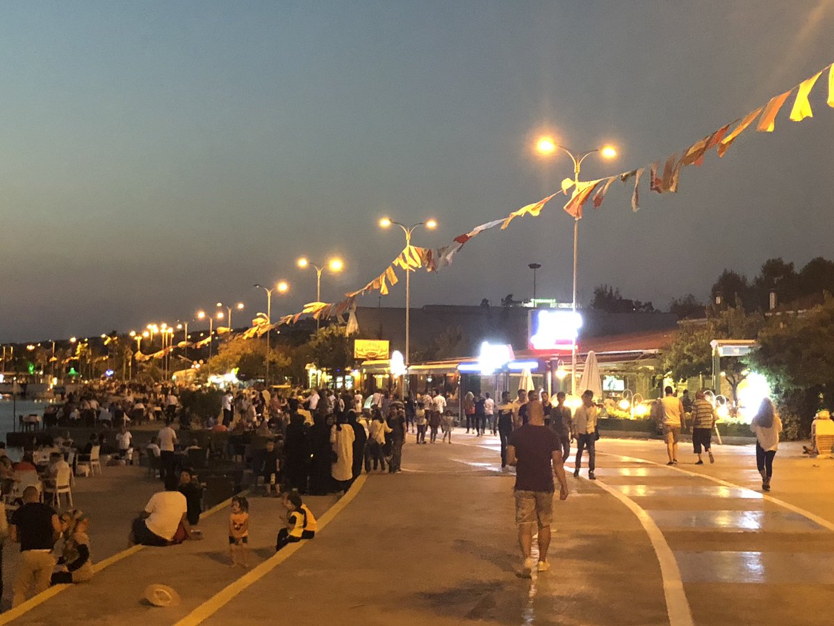 optimusus's tweet photo. @drhasanakgun albatros sahilleri restaurantlara ne zamandır tahsis edildi . ? @ibbBeyazmasa https://t.co/TyyFTgrEHF