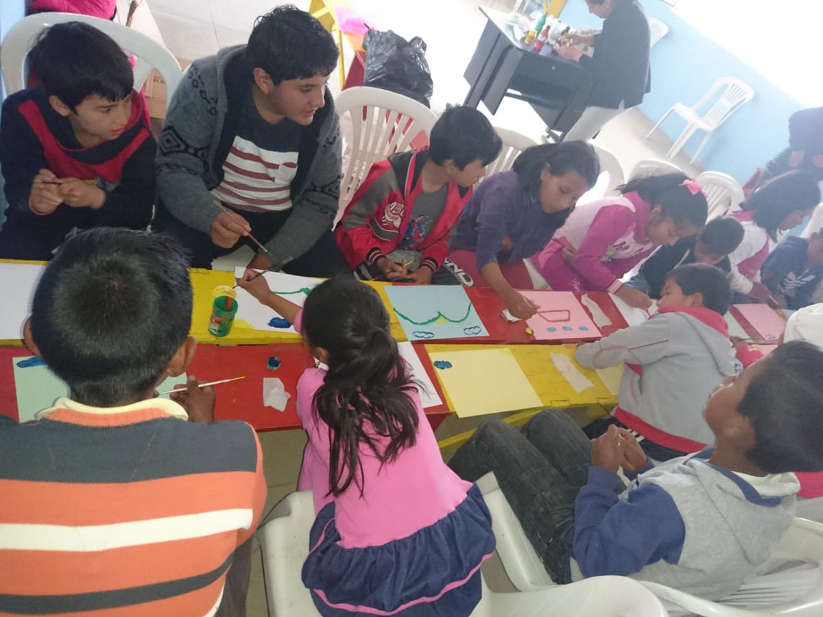 CarchiPrefectur's tweet photo. Las #EcoVacaciones2018 de la Prefectura del Carchi llegan a más sectores de nuestra provincia,
decenas de niños y jóvenes del barrio Puntalés Alto del cantón Bolívar participan en los vacacionales.
#CarchiPrefectura #ConstruimosBienestar https://t.co/rwFQiQBNnO