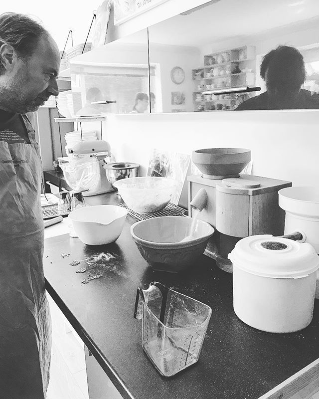 canterbakingsch's tweet image. Milling heritage grains @canterburybakingschool #breadworkshop #sourdough #breadmaking #canterbury ift.tt/2w8Xbnk