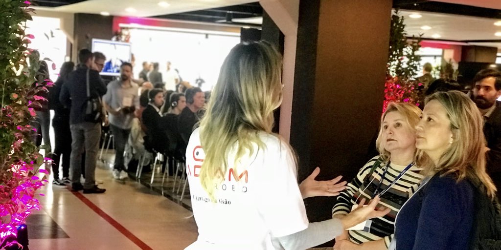 SouVisaoGlobal's tweet photo. Estamos agora, juntos com o @OAmigoDaVisao, no #AmchamBusinessDay. Mais networking, negócios e saúde visual #AdamRobo #VisaoGlobal #OAmigoDaVisao https://t.co/1JZOeI660D