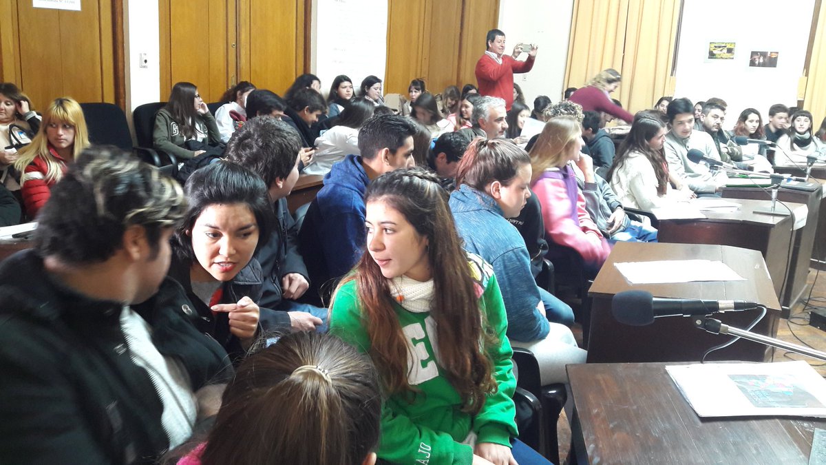 DPPSE_REGION15's tweet photo. Felicitaciones a quienes llevaron adelante #ParlamentoJuvenil en #Pehuajo, donde se vivió una jornada llena de propuestas y con mucha participación juvenil. @ArriaranRita @JDPehuajo @JefaturaR15 @susanacrespi1 @gzinny @CarolitaR @rafaperezok @BAeducacion @PrensaPehuajo https://t.co/rEOeF2iZwy