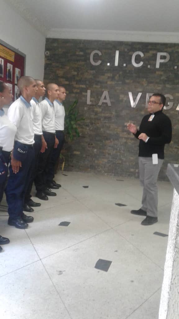 Aquí 👉🏻 youtu.be/Y1EM96nZd5c el resumen de la inducción recibida por los Estudiantes de la Academia <a href="/unescicpc/">Academia de Investigación Penal y Criminalística</a> en su visita a la sede del @Cicpc0125
La educación es el arma más poderosa que puedes usar para cambiar el mundo, afirmó Nelson Mándela
#CICPC <a href="/UniversidadUNES/">UNES</a>