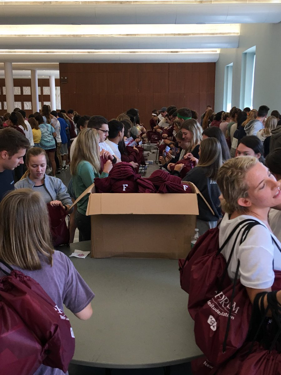 ramsinvolvedrh's tweet photo. Bag stuffing is underway! We cannot wait to welcome all our new students!! #RamsInvolved @Orient_RH https://t.co/VIQZTPbsIf