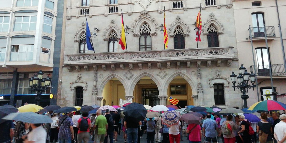 cantsdellibert1's tweet photo. Amb sol i pluja continuem a #Terrassa #sensedefallir reclamant #LlibertatPresosPolíticsiexiliats 🎗 
#UsVolemaCasa 🎗 
#UsVolemLliures 🎗 https://t.co/zXXwZRAIBk
